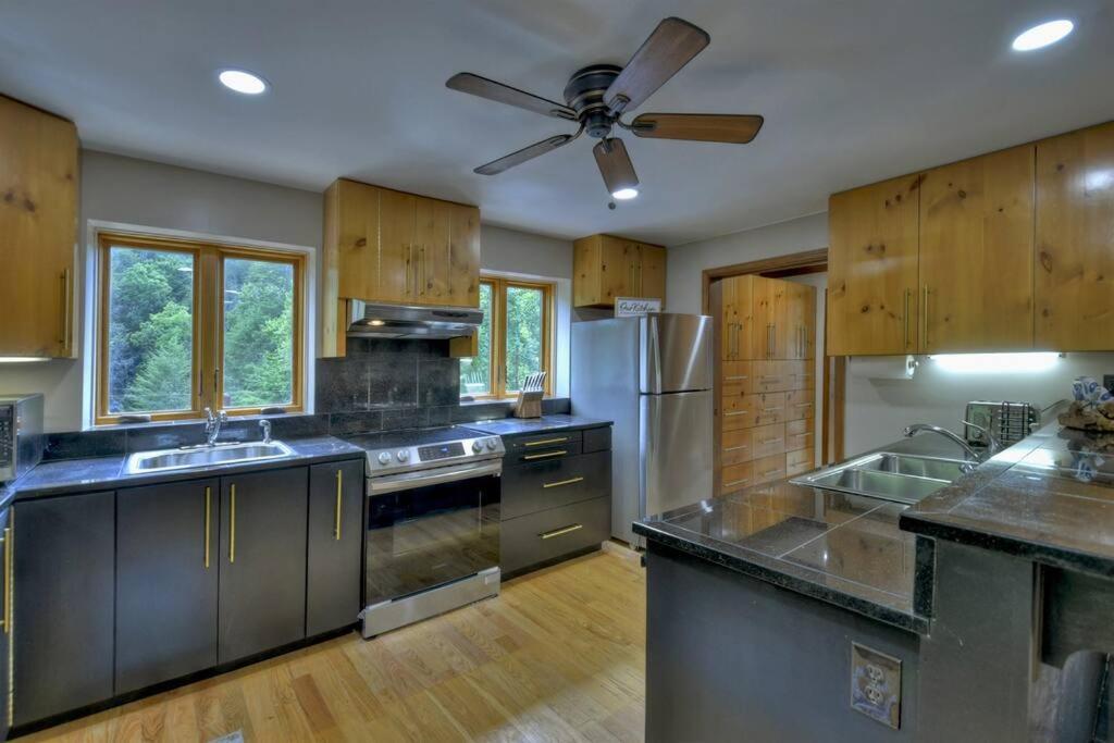 The Chariot - Creek Front With Hottub, Fire Pits, Billiards, Ev Charger - Sandalwood Stays Blue Ridge Εξωτερικό φωτογραφία